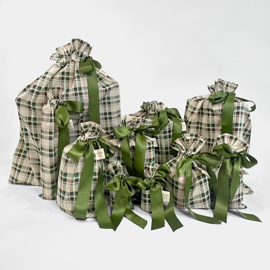 Set of 10 includes large Santa sack